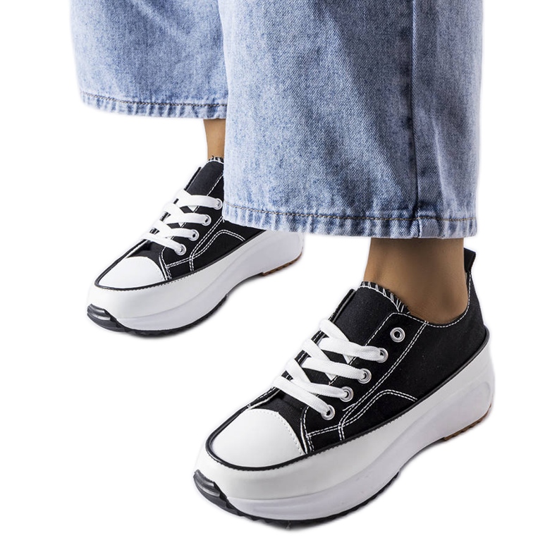 Czarne sportowe trampki na platformie McKeylor