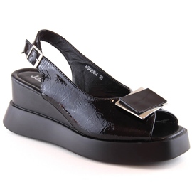 Lakierowane sandały damskie na koturnie czarne Jezzi SA209-4
