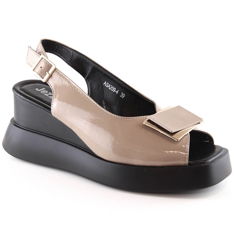 Lakierowane sandały damskie na koturnie Jezzi SA209-4 beżowy