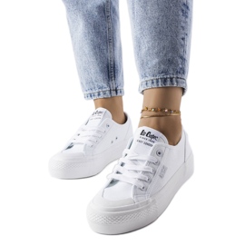 Białe trampki Lee Cooper LCW-23-31-1785L