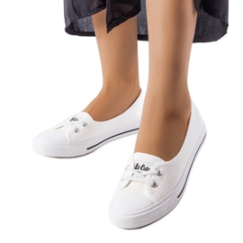 Białe tenisówki Lee Cooper LCW-23-31-1791L