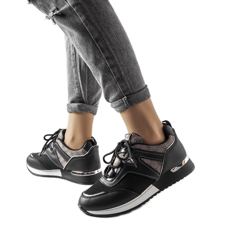 Czarne sneakersy ze złotymi elementami Bedord