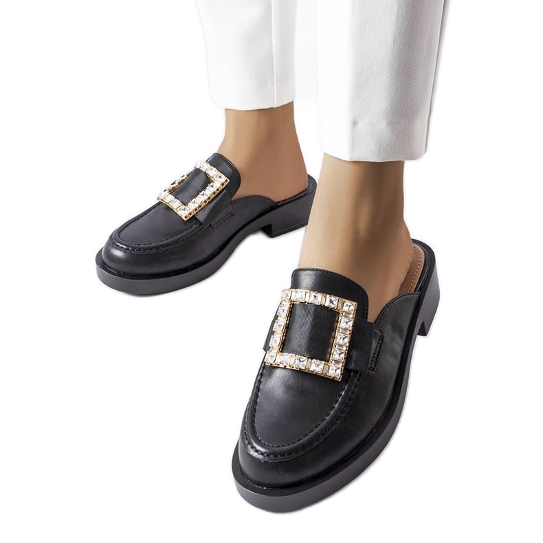 Czarne klapki z zabudowanym noskiem Columbus