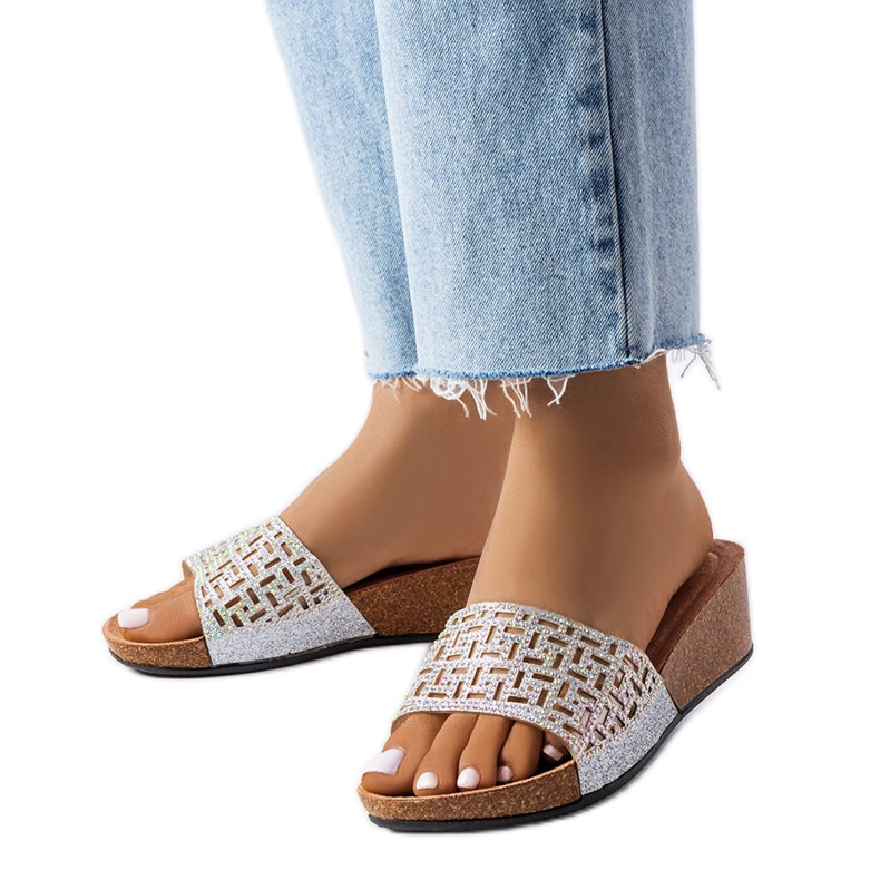 Srebrne klapki na koturnie Elitha srebrny