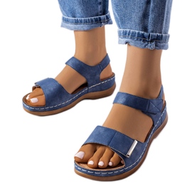 Granatowe sandały na niskiej koturnie Vallis niebieskie