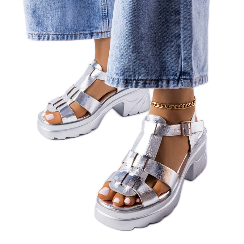 Srebrne sandały na słupkowym obcasie Sunset srebrny