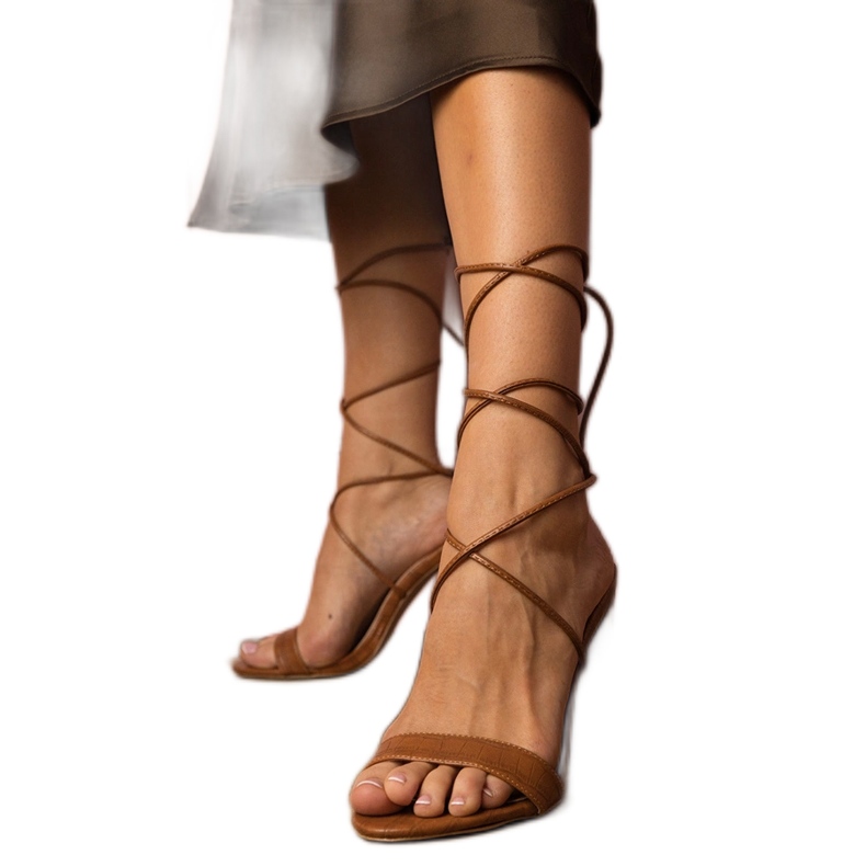 Brązowe sandały wiązane na słupku Aceline