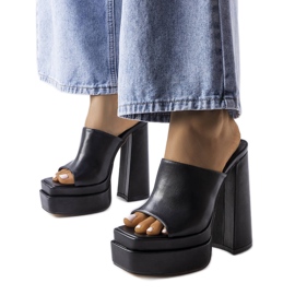 BM Czarne klapki na wysokim obcasie Mercure