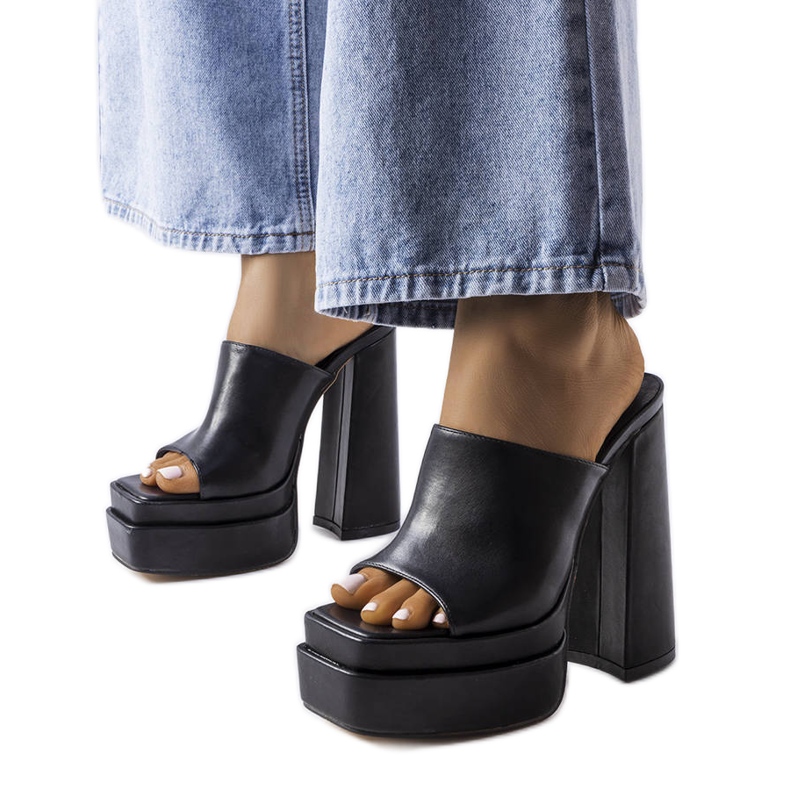 BM Czarne klapki na wysokim obcasie Mercure