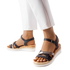 Czarne sandały na koturnie Ridenour