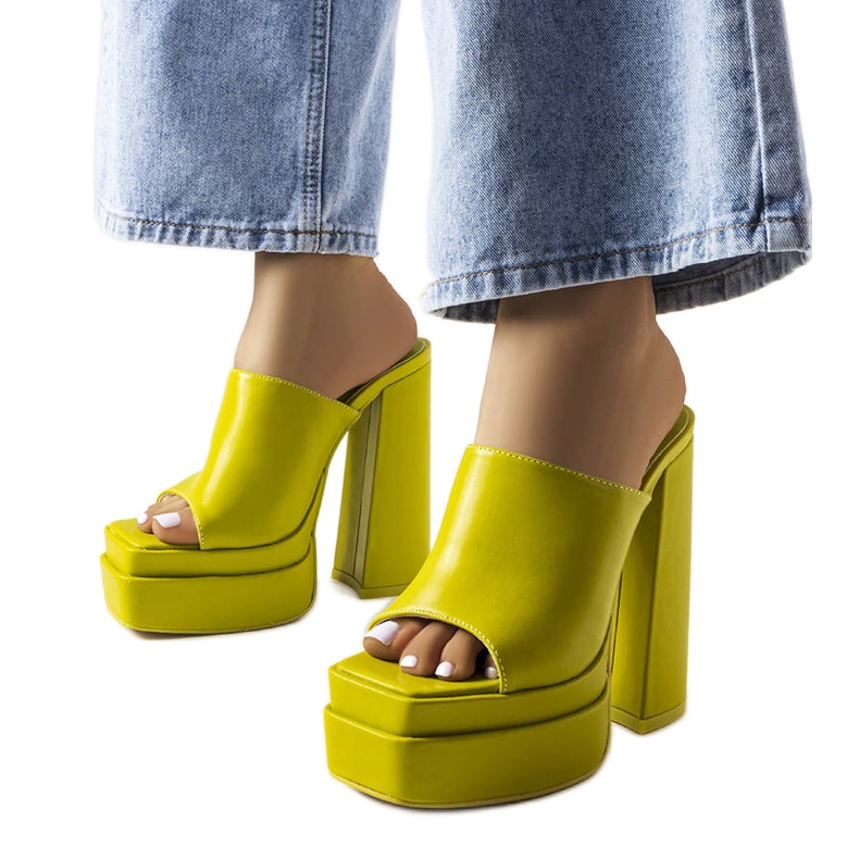 Zielone klapki na wysokim obcasie Mercure