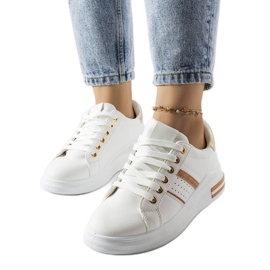 Białe sneakersy na platformie Lanoie