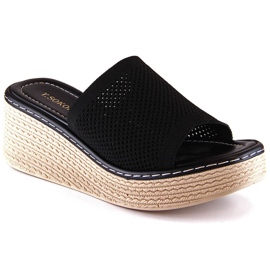 Klapki damskie na koturnie czarne T.Sokolski MU100