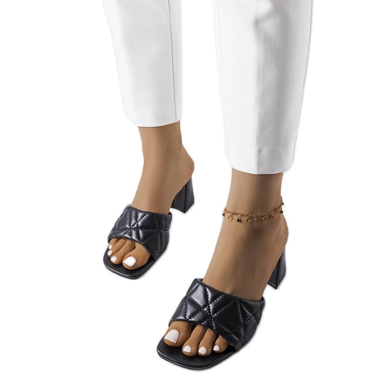 Czarne klapki na obcasie Merley