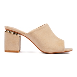 Beżowe klapki Vinceza na słupku beżowy