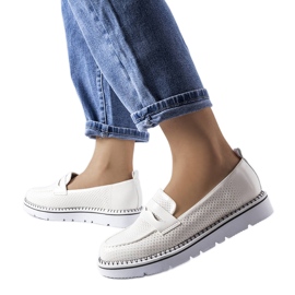 Białe półbuty z perforacją Bloomsburg