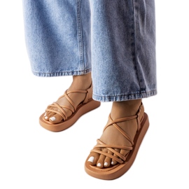 Brązowe sandały na platformie Brunelle