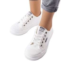 Białe trampki Lee Cooper LCW-23-44-1613L