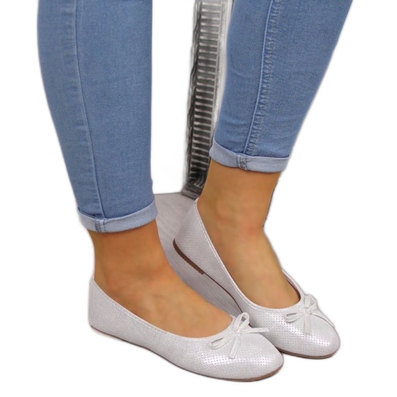 Baleriny z kokardką eVento W 1136 białe srebrne