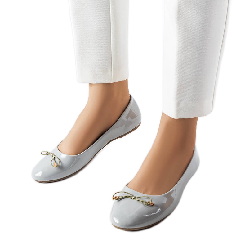 Szare lakierowane balerinki Lakewood