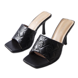 Czarne eleganckie klapki na obcasie Cambrina