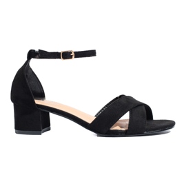 Zamszowe czarne sandały na niskim obcasie Shelovet