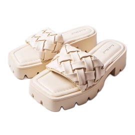 Beżowe klapki na traktorowej podeszwie Lora beżowy