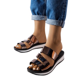 Srebrne lakierowane klapki Tilde brązowe