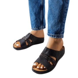 Czarne lekkie klapki na koturnie Oliwia