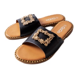 Czarne klapki z ozdobą Miriama