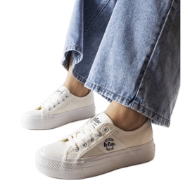 Białe trampki Lee Cooper LCW-22-31-0837L