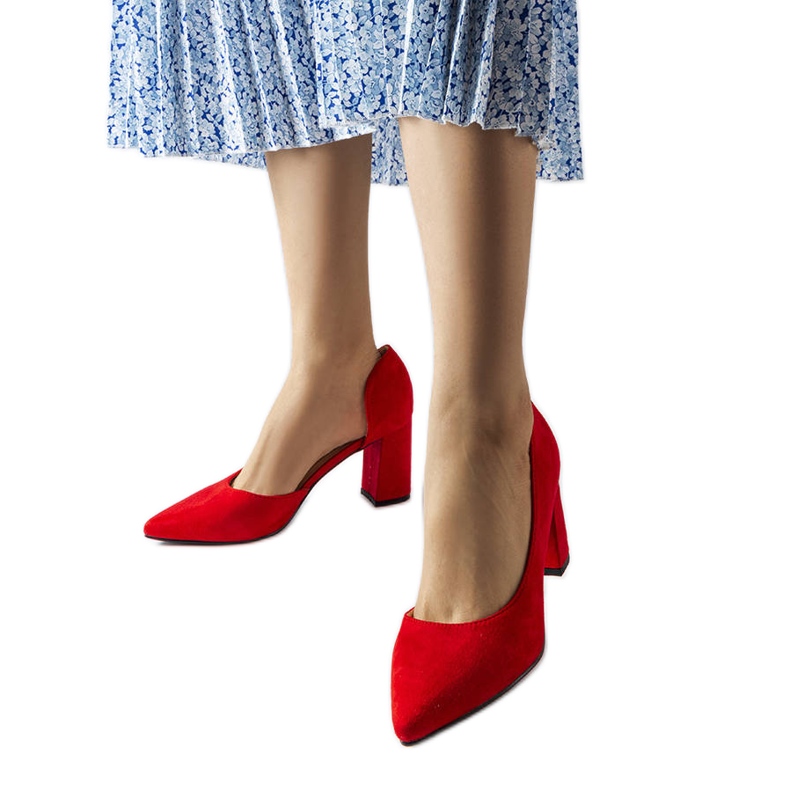 Czerwone czółenka na słupku Sargent