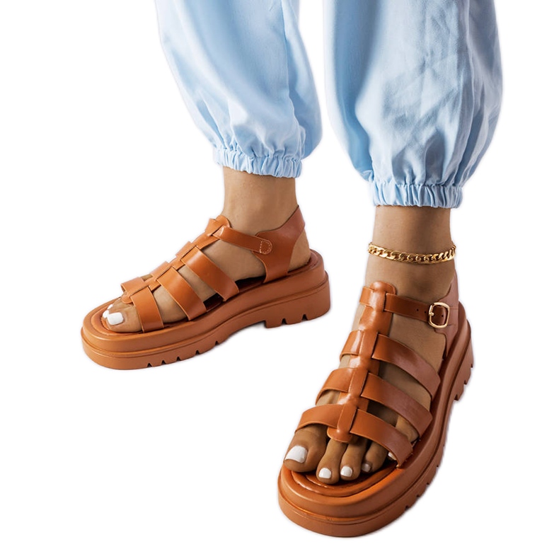 Camelowe sandały na traktowej podeszwie Saidi brązowe