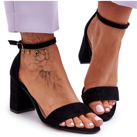 Zamszowe Sandałki Na Obcasie Czarne Madame