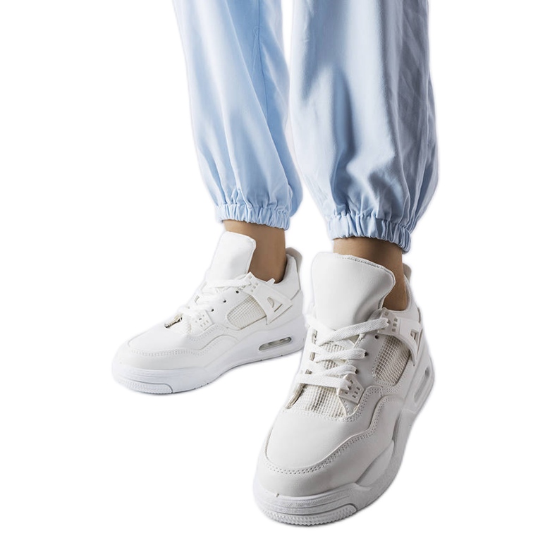 Białe sneakersy z łączonych materiałów Malas