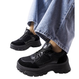 Czarne masywne sneakersy Mikeladze