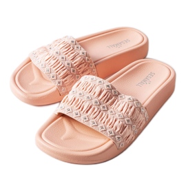 Różowe klapki zdobione marszczeniem Ernesta