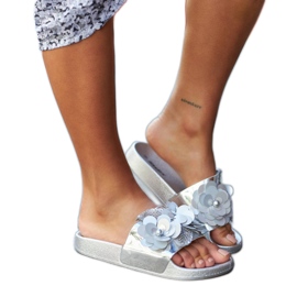 Srebrne klapki z ozdobną cholewką Caggio srebrny