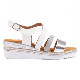 Białe damskie sandały na koturnie Shelovet