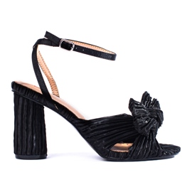 Czarne tekstylne sandały na słupku Shelovet