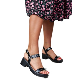 Czarne sandały na słupku Donizetti