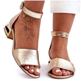 Skórzane Sandały Na Złotym Obcasie Laura Messi 2143 Złote