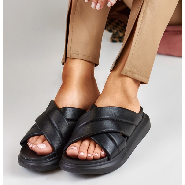 La.Fi Klasyczne czarne klapki