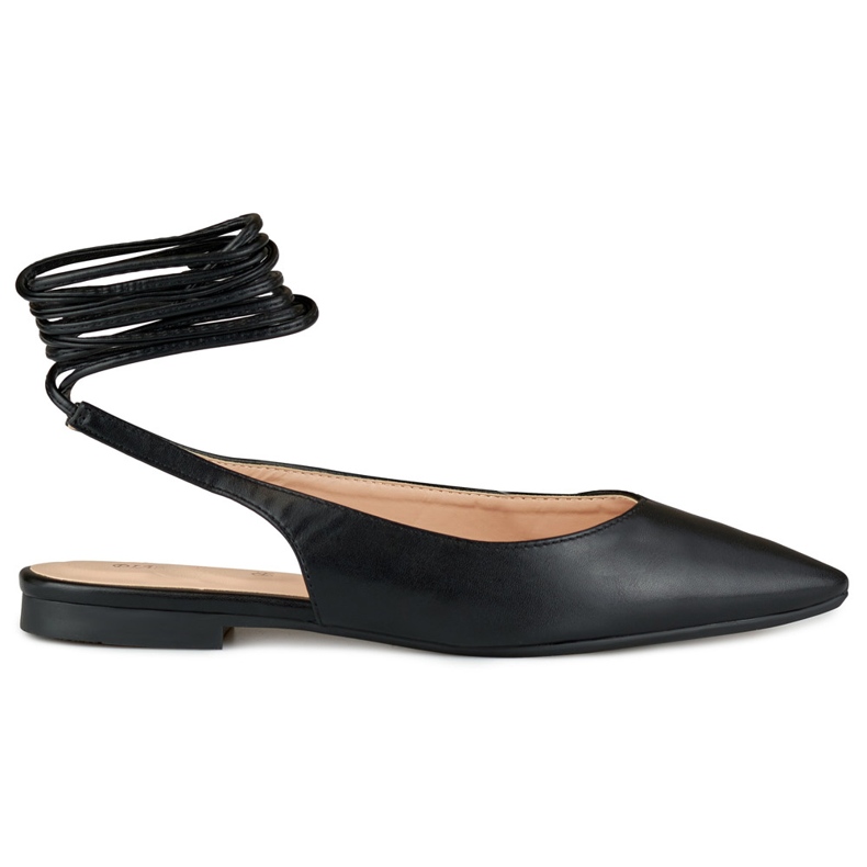 Czarne wiązane baleriny