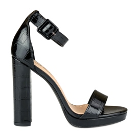 Czarne lakierowane sandały na wysokim obcasie