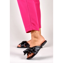 Czarne klapki z kokardą Isanna