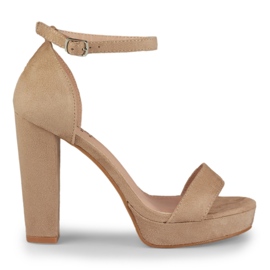 Beżowe wysokie sandały zapinane na kostce beżowy