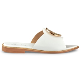 Białe klapki damskie ze złotą ozdobą