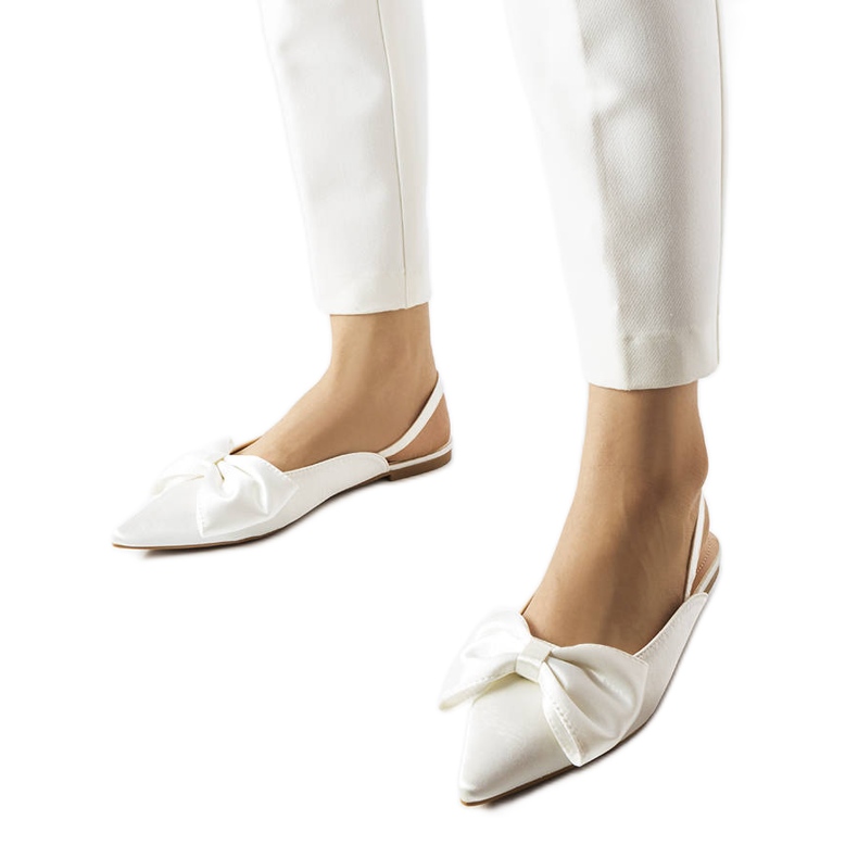 Białe baleriny z odkrytą piętą Longhena