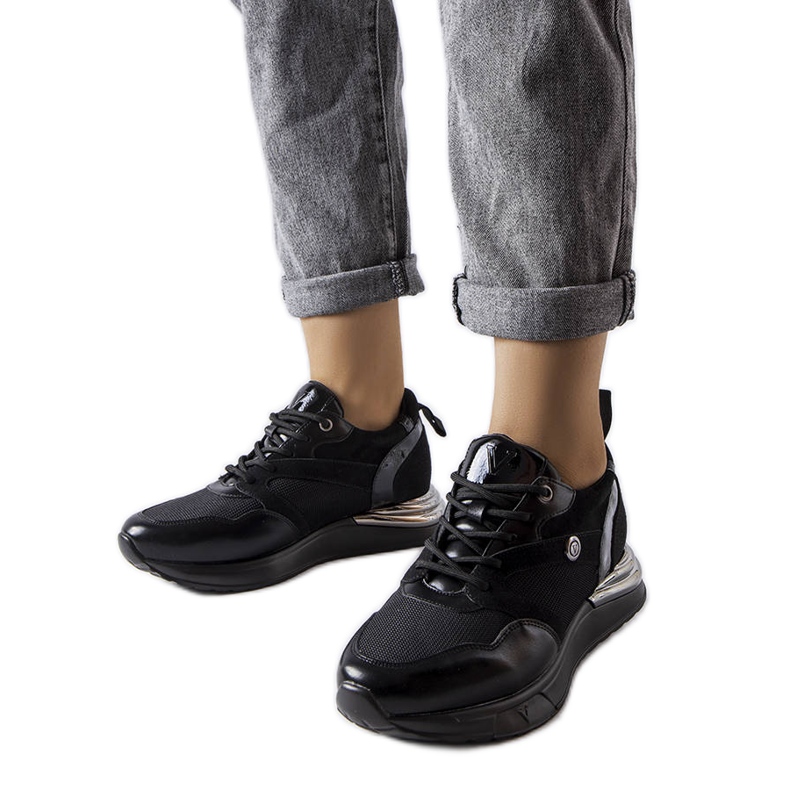 Czarne sneakersy Vinceza